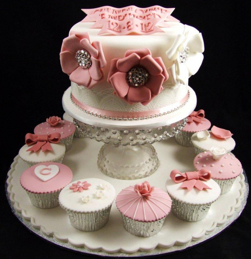 pink and white cupcakes