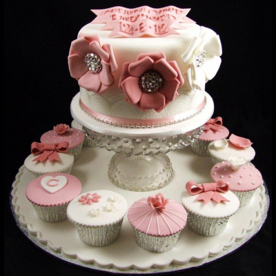 pink and white cupcakes